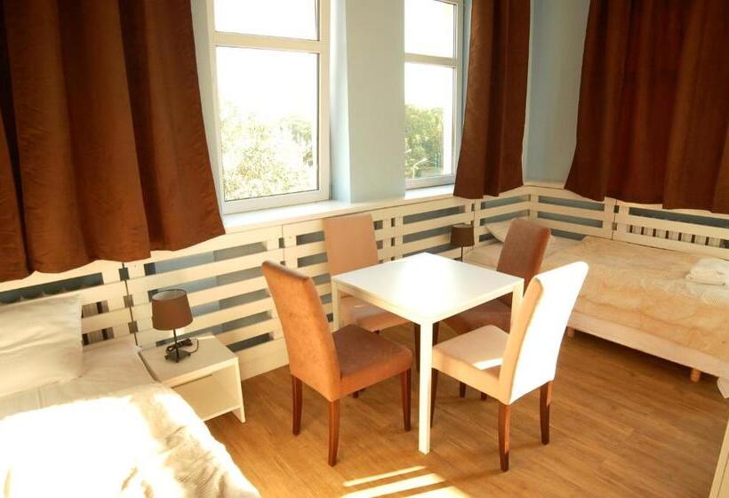 اتاق استاندارد چهار تخته, Traffic Poznań Stare Miasto