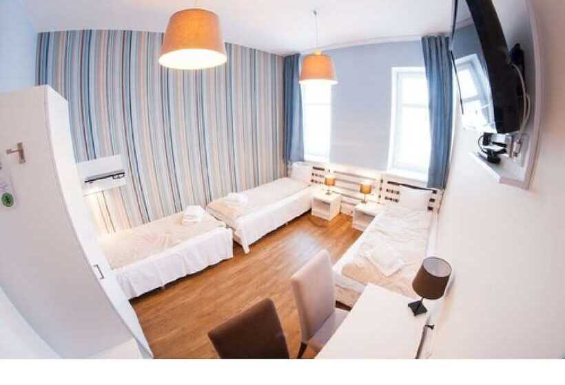 اتاق استاندارد سه نفره, Traffic Poznań Stare Miasto