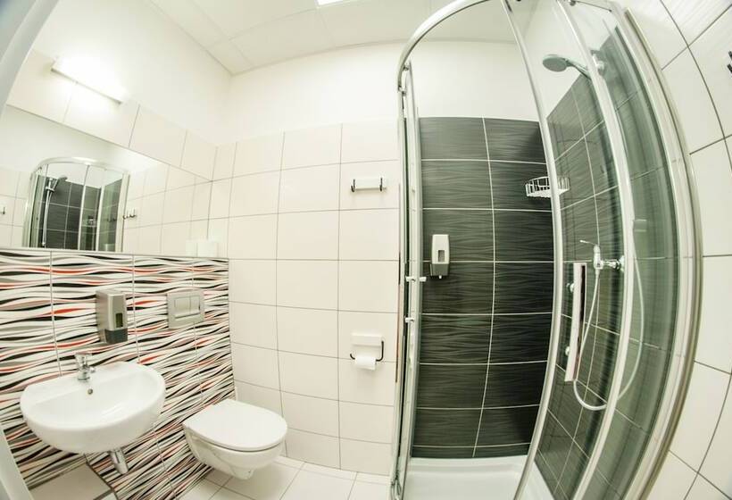 اتاق استاندارد چهار تخته, Traffic Poznań Stare Miasto