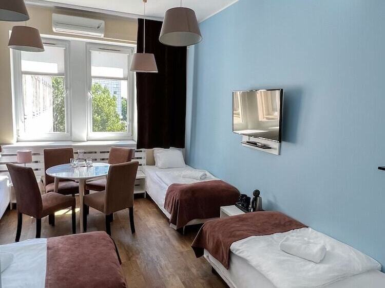 اتاق استاندارد چهار تخته, Traffic Poznań Stare Miasto