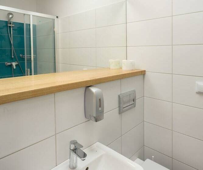 اتاق استاندارد چهار تخته, Traffic Poznań Stare Miasto