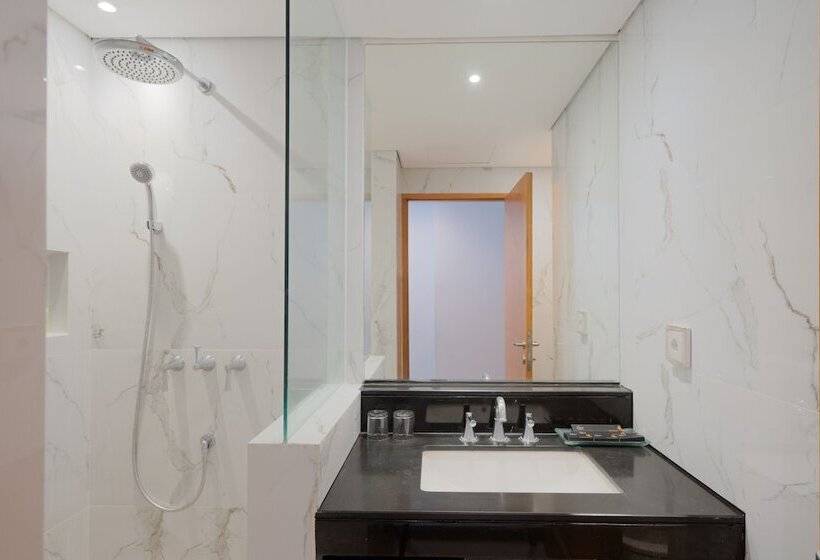 חדר אקזקיוטיב, The Capital Hotel Surabaya