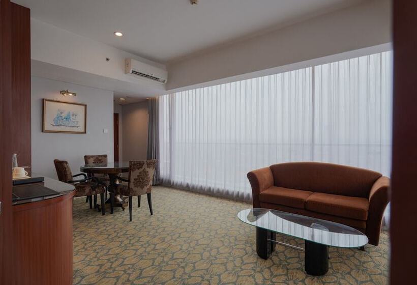 Президентский Люкс, The Capital Hotel Surabaya