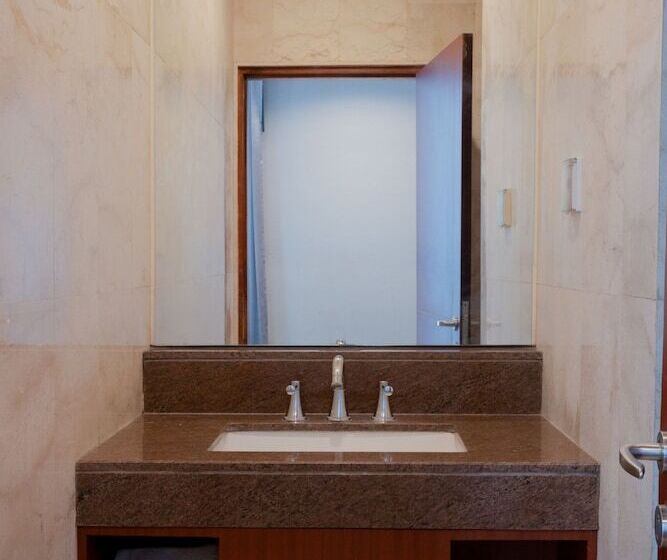 סוויטה אקזקיוטיב, The Capital Hotel Surabaya