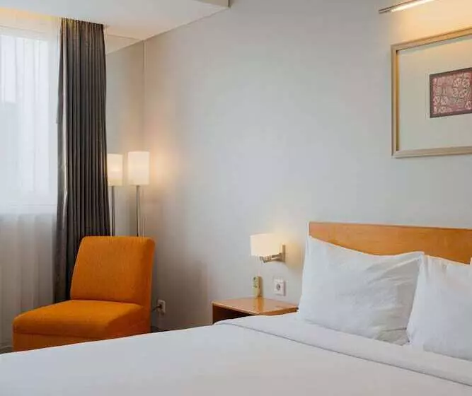 デラックスルーム, The Capital Hotel Surabaya