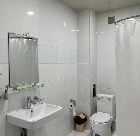 اتاق استاندارد سه نفره, Queens 2