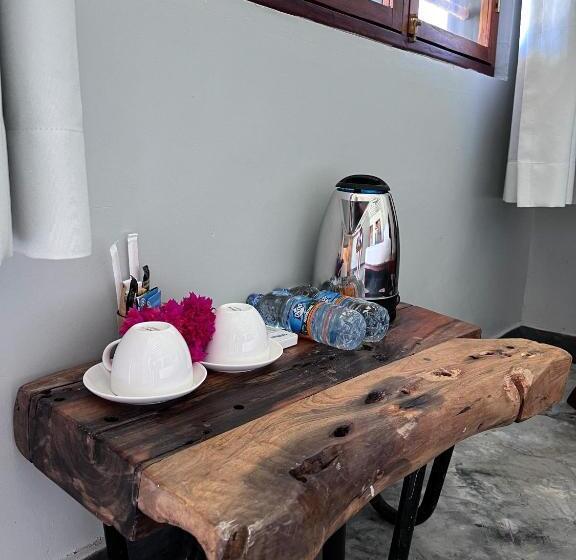 エコノミールーム, Ndame Paje