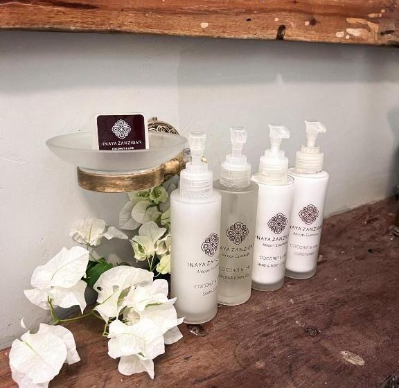 エコノミールーム, Ndame Paje