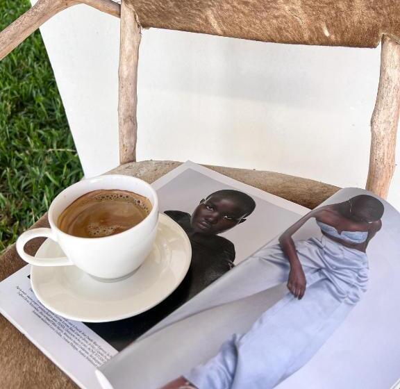 エコノミールーム, Ndame Paje