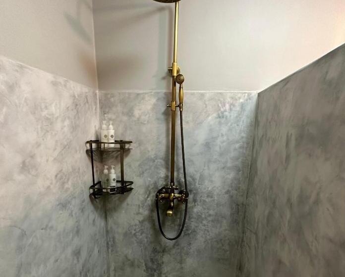 デラックストリプルルーム, Ndame Paje