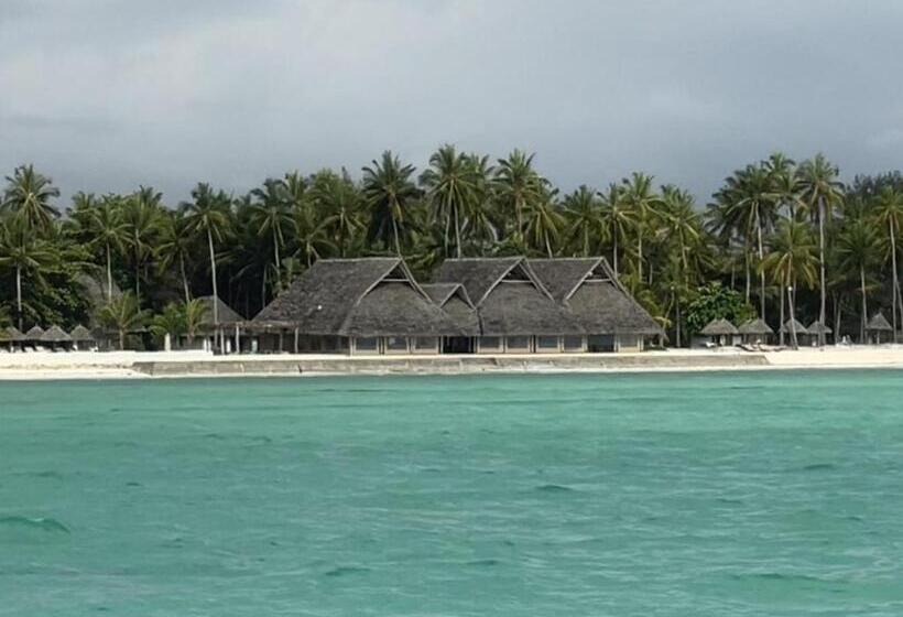 デラックストリプルルーム, Ndame Paje