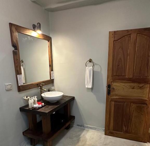 ファミリールーム, Ndame Paje