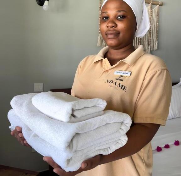 ファミリールーム, Ndame Paje