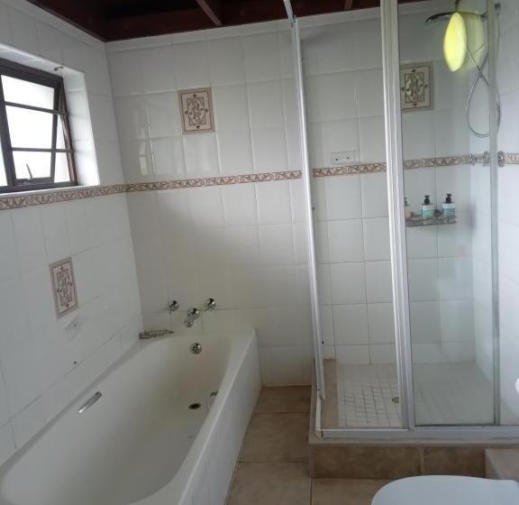 غرفة ديلوكس مطلّة علي البحر, The Thatch Hide