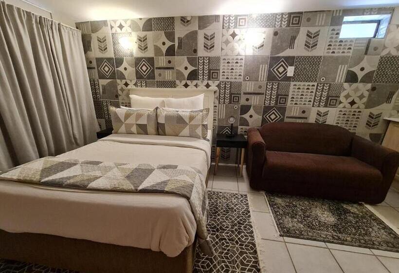 غرفة قياسية, The Thatch Hide