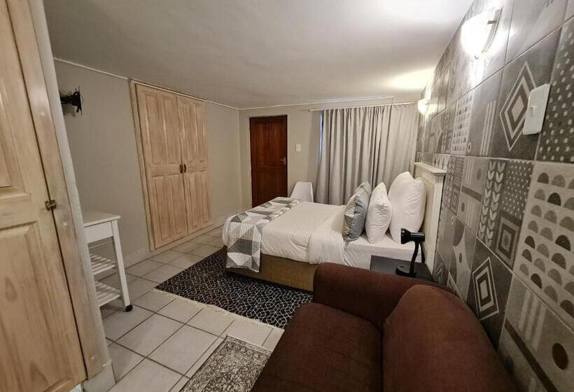 غرفة قياسية, The Thatch Hide