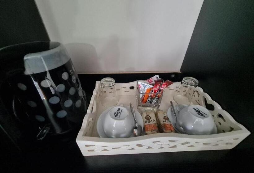 غرفة ديلوكس, The Thatch Hide