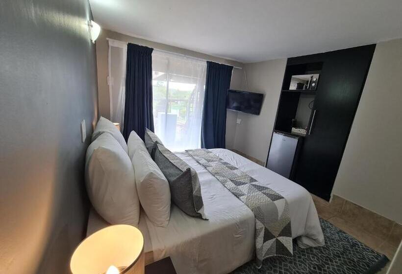 غرفة ديلوكس, The Thatch Hide