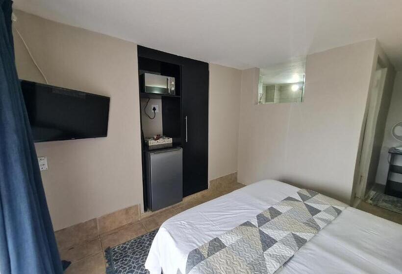 غرفة ديلوكس, The Thatch Hide