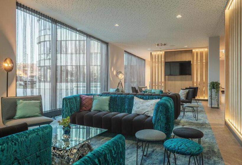 Студия Стандарт, Holiday Inn The Niu Star Sindelfingen, An Ihg
