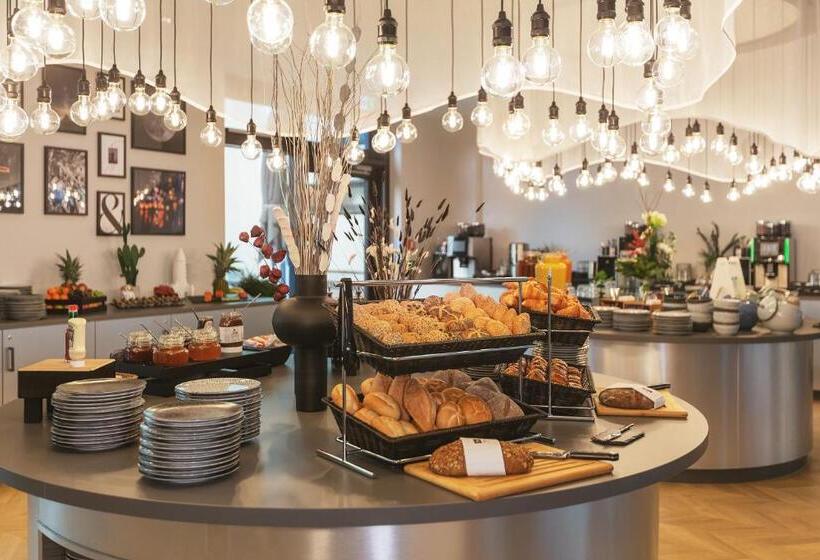 스탠다드 스튜디오, Holiday Inn   The Niu Star Sindelfingen, An Ihg