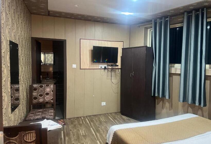 غرفة عائلية, Amar