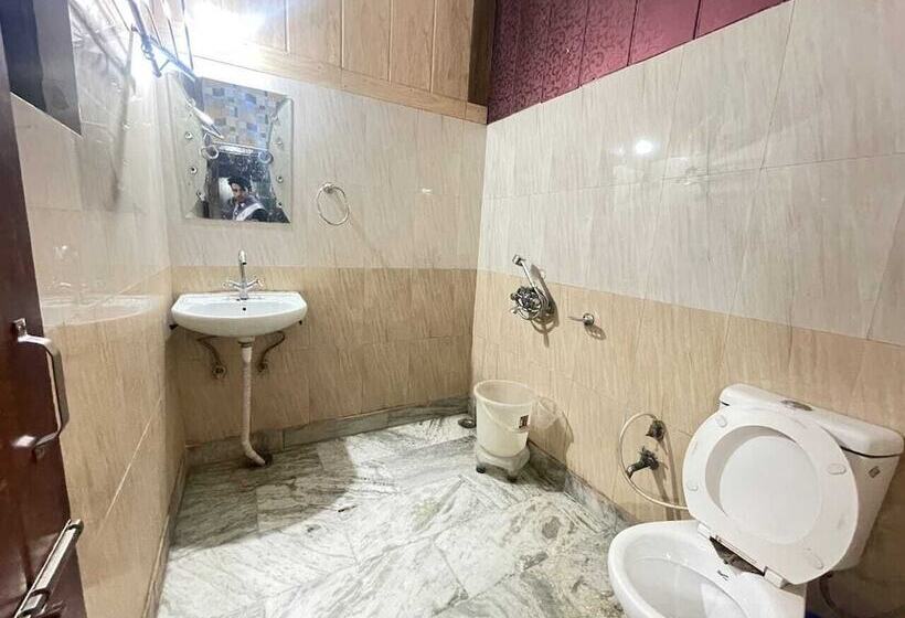 غرفة عائلية, Amar