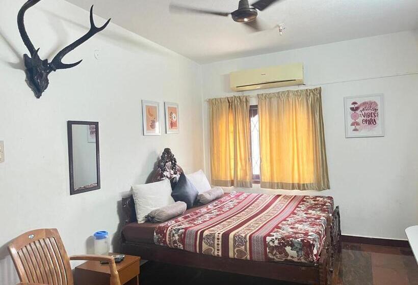 اتاق لوکس با تخت بزرگ, Deer Suites And Spa  Rock Beach White Town Zone , French Quarter, Pondicherry