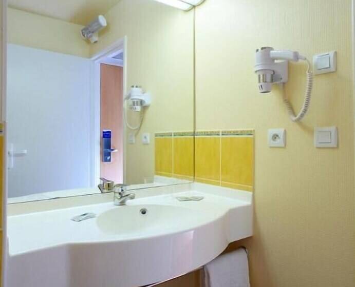 四人标准间, Ace Hotel Riom