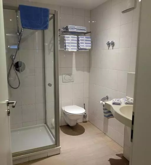 スタンダード4人部屋, Altstadt Hotel Zum Hechten