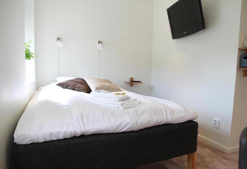 Семейный Номер, Flygplatshotellet