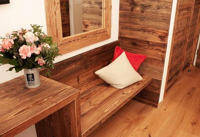 Номер Deluxe, Almwirt