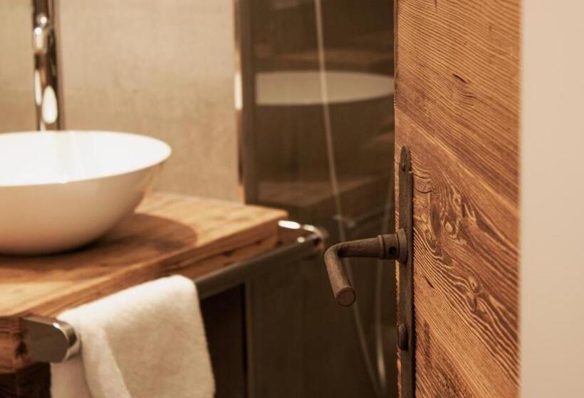 Номер Deluxe, Almwirt