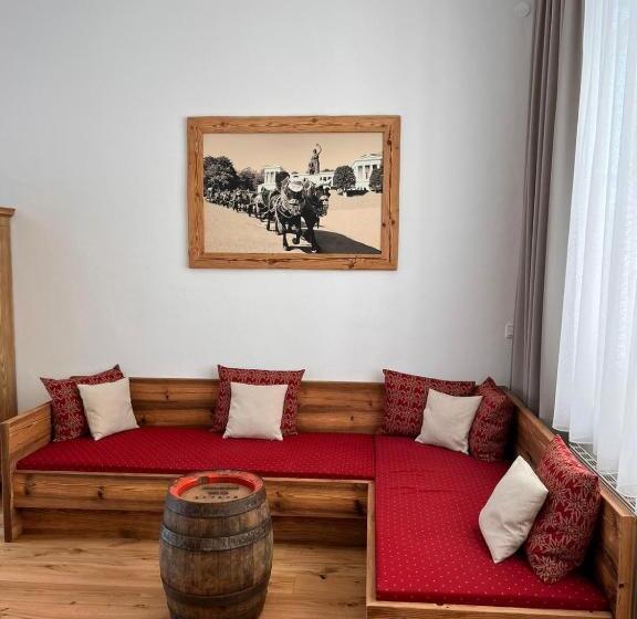 Family Suite, Almwirt