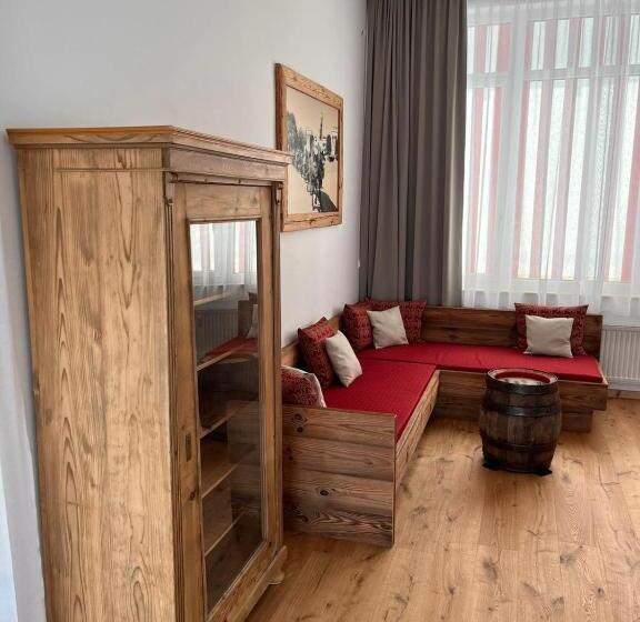 Family Suite, Almwirt