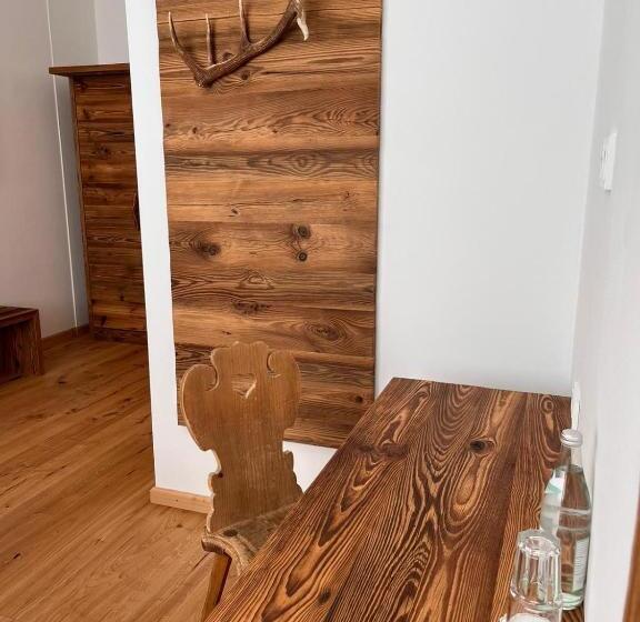 Family Suite, Almwirt