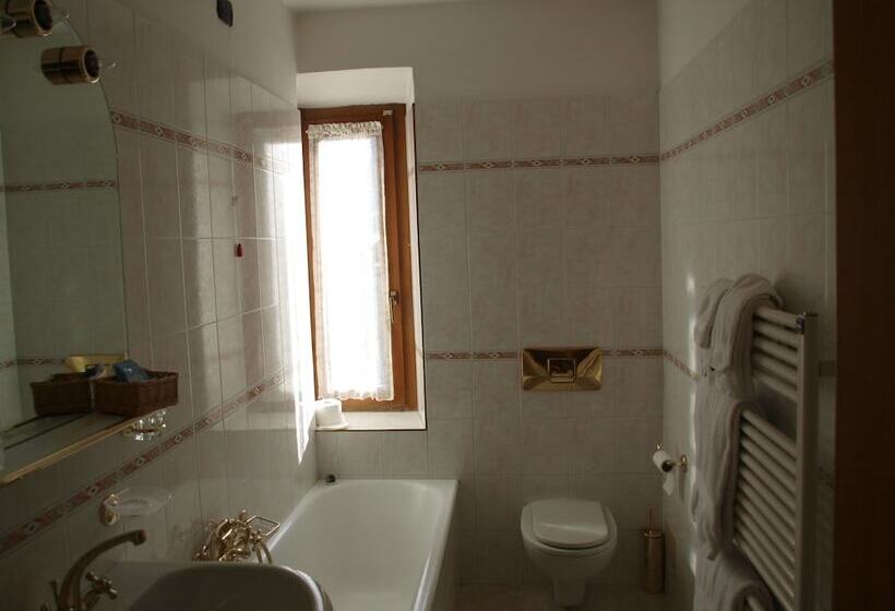 חדר סטנדרט לשלושה, Alpina