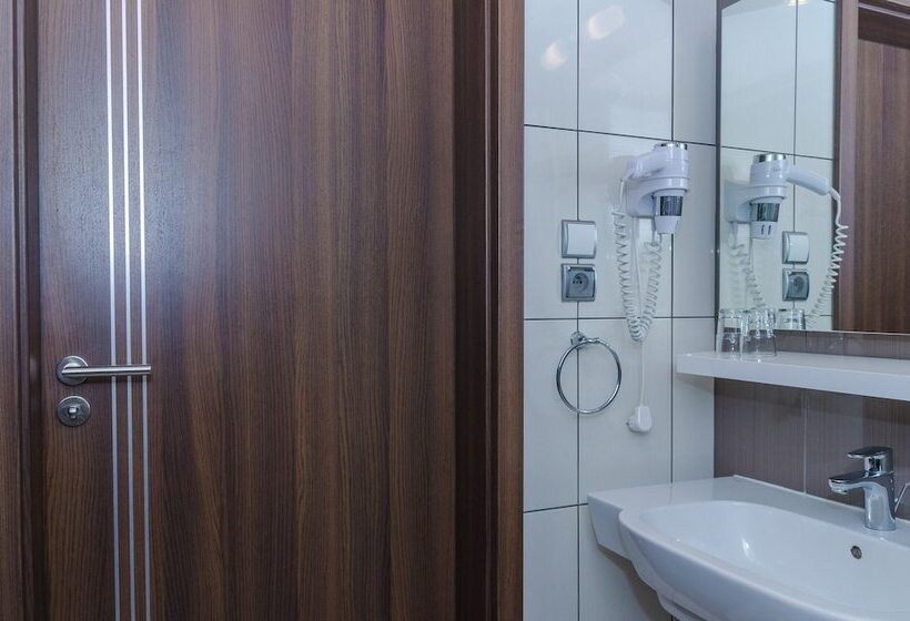 舒适型房间, Artus  Old Town