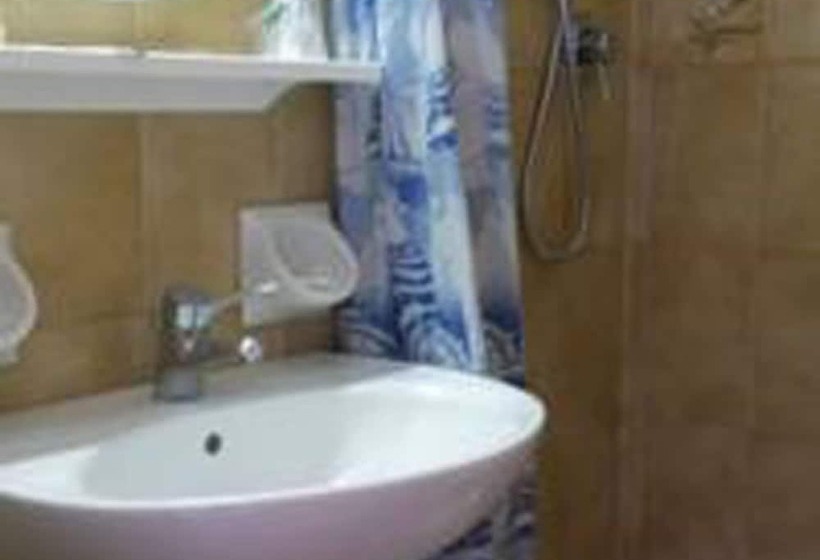 レイクビュースタンダードルーム, Augusta Garnì