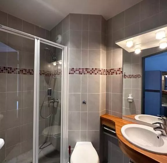 スタンダードトリプルルーム, Brit Hotel La Ferté Sous Jouarre