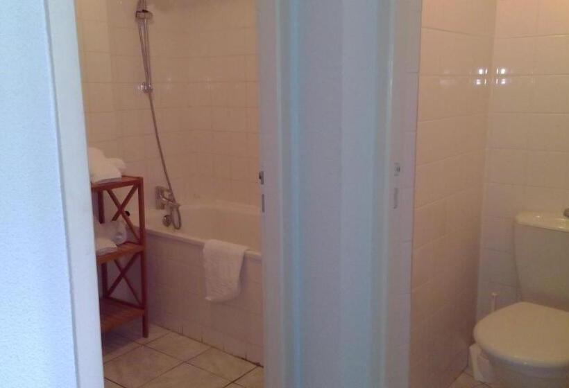 スタンダードルーム, De La Bastide