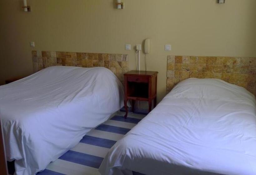 スタンダードトリプルルーム, De La Bastide