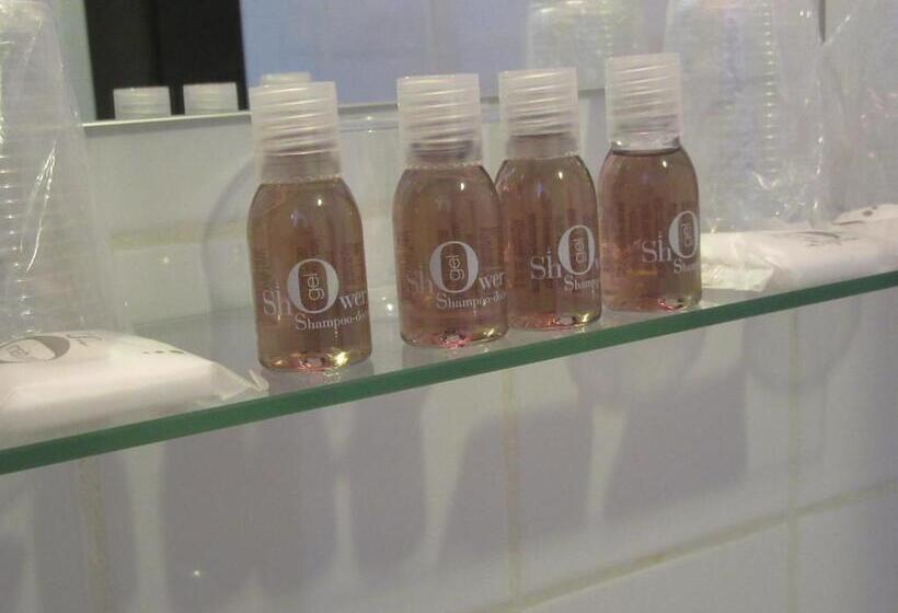 スーペリアの４人部屋, De La Bastide