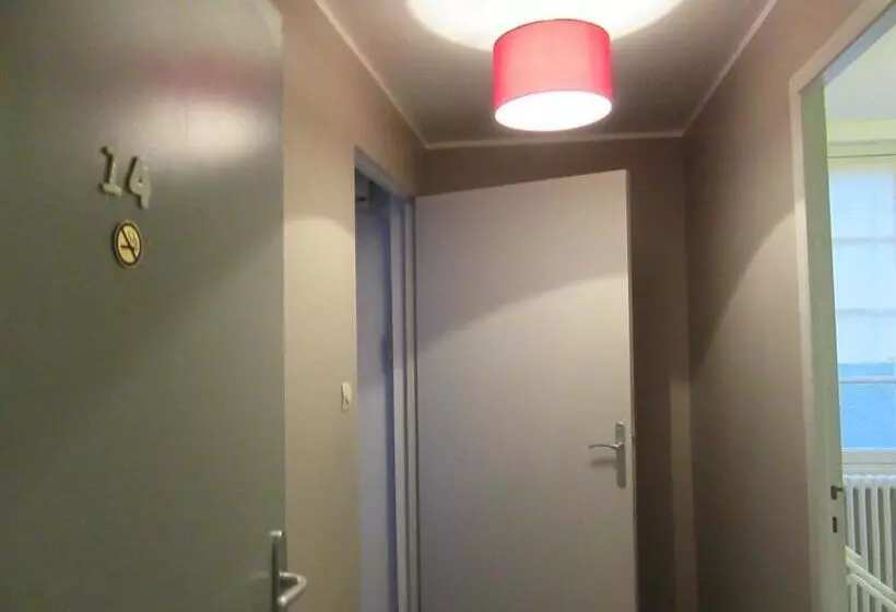 スーペリアの４人部屋, De La Bastide