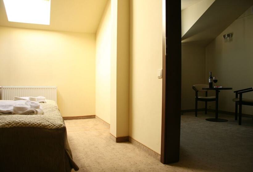 استودیوی استاندارد, Elbrus Spa & Wellness