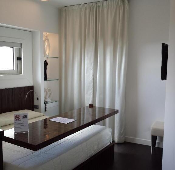 スタンダードルーム, Exclusive