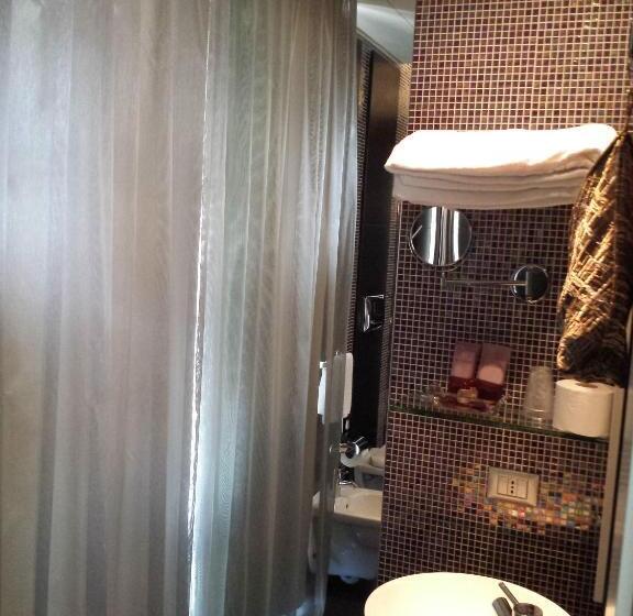 スタンダードルーム, Exclusive