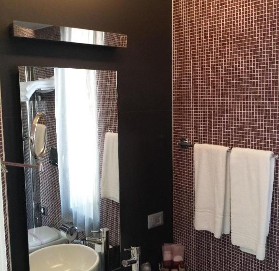 スタンダードルーム, Exclusive