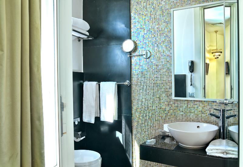 スタンダードルーム, Exclusive