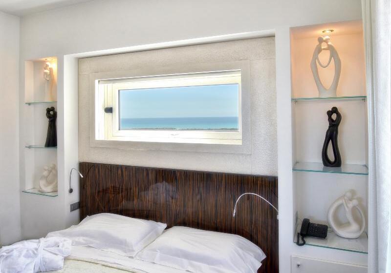 スタンダードルーム, Exclusive